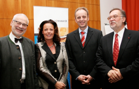 Erhard Busek (Rektor der FH Salzburg, Vizekanzler a.D.), Gabriele Leibetseder (Isocell), Siegfried Reich (GF Salzburg Research), Günter Koch (Generalsekretär des Club of Paris)