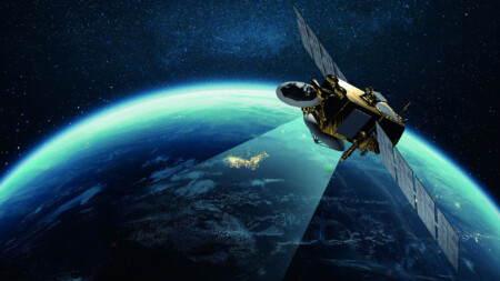 Eine Demonstration von Salzburg Research zeigt, wie Satellitenkommunikation beim Neustart des Stromnetzes nach einem Blackout unterstützen und den Wiederaufbau stabiler Energieversorgung beschleunigen kann.